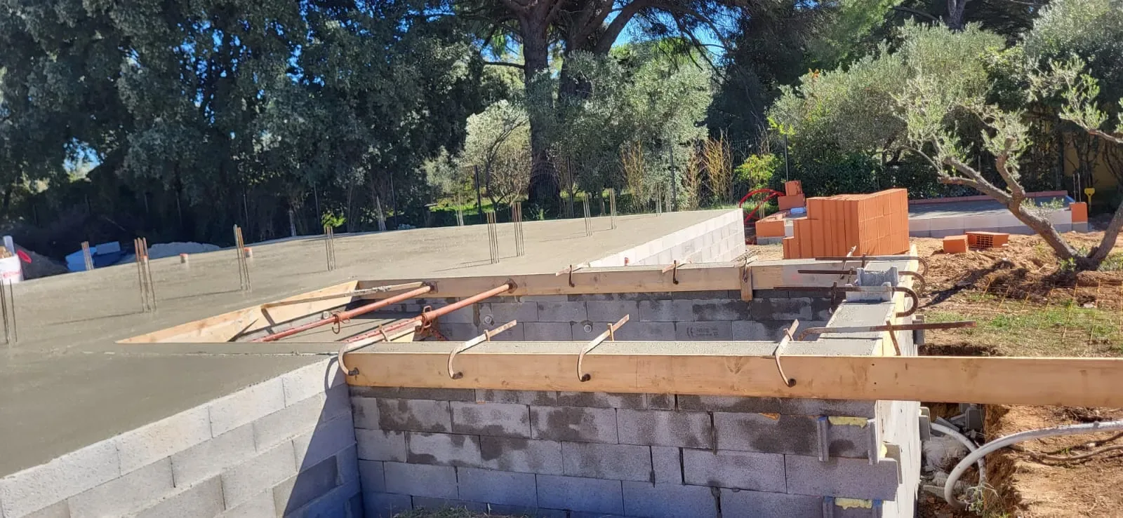 Villa contemporaine dalle béton, photographie 2 du chantier